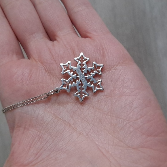 Authentic Tiffany & Co. Snowflake pendant necklace - Picture 11 of 16